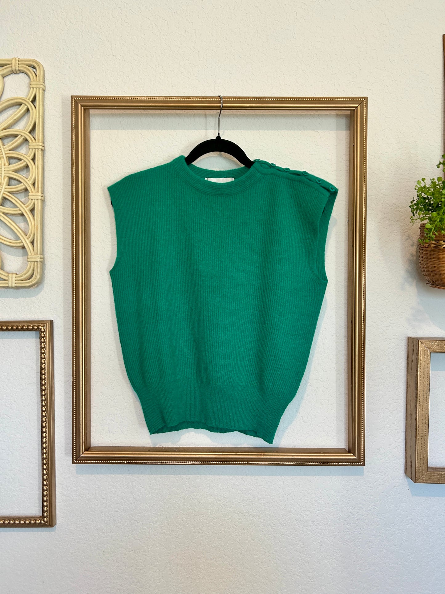 Small Packages Sweater Vest (S-L)