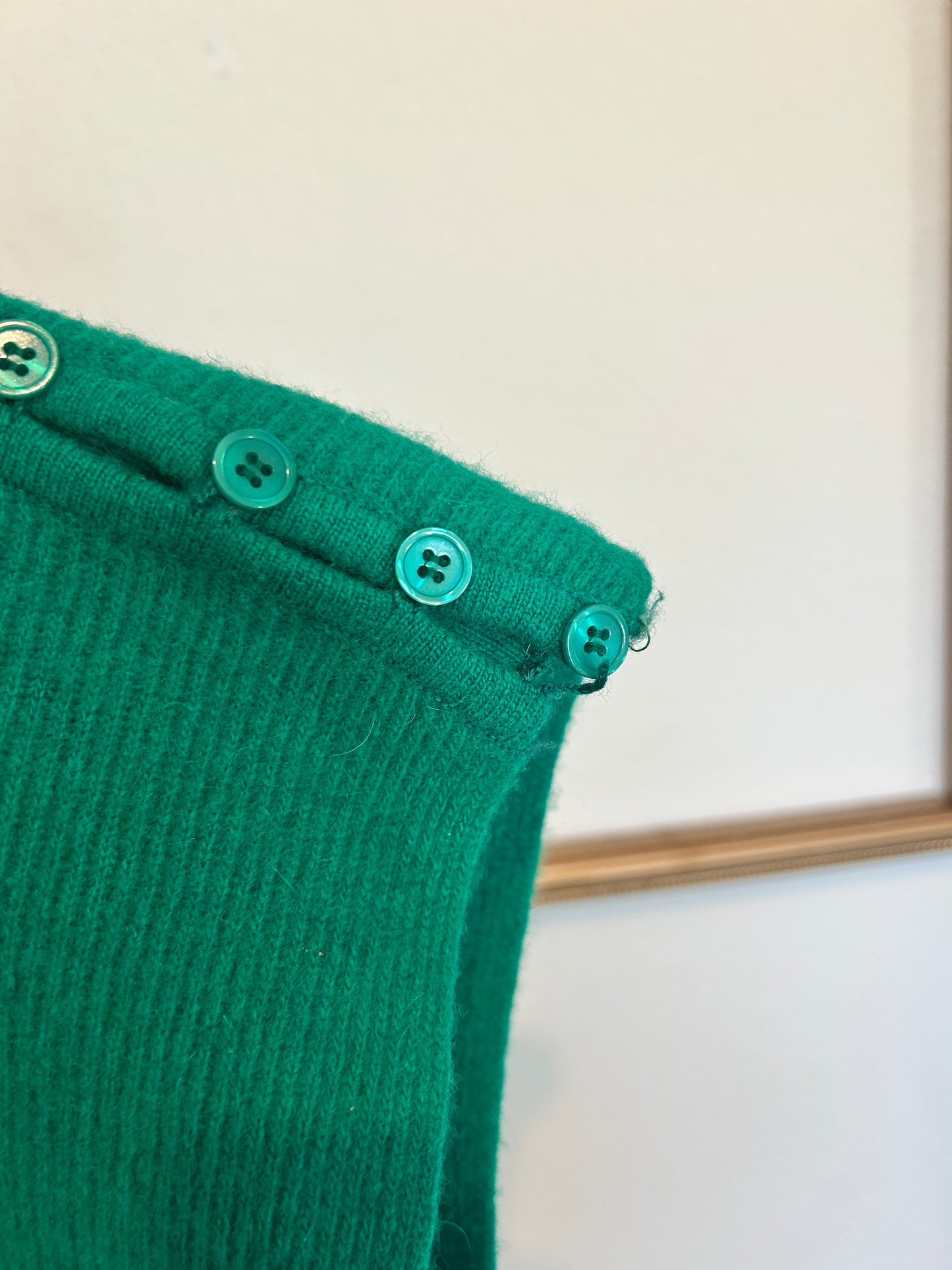 Small Packages Sweater Vest (S-L)